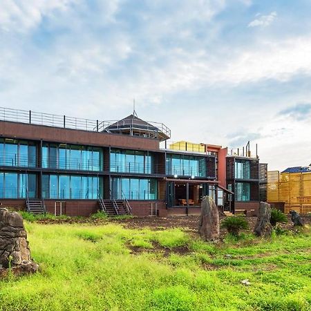 Castle Pool Resort Jeju Exterior photo