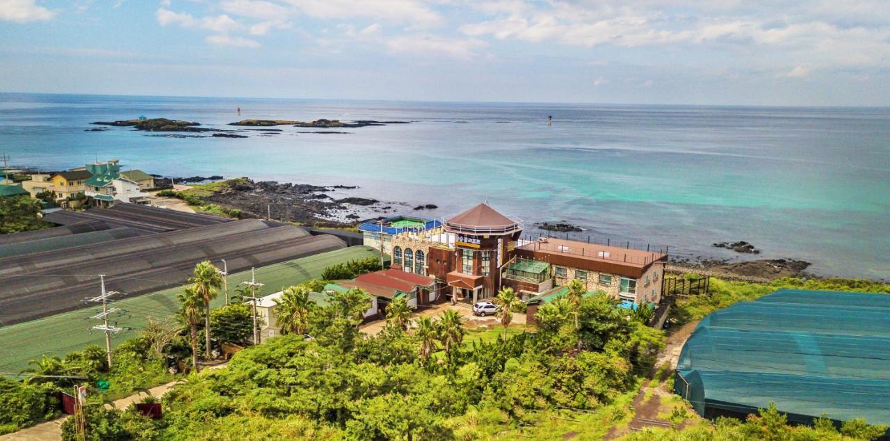 Castle Pool Resort Jeju Exterior photo