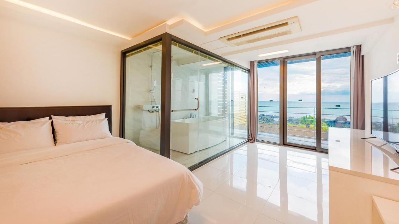 Castle Pool Resort Jeju Exterior photo