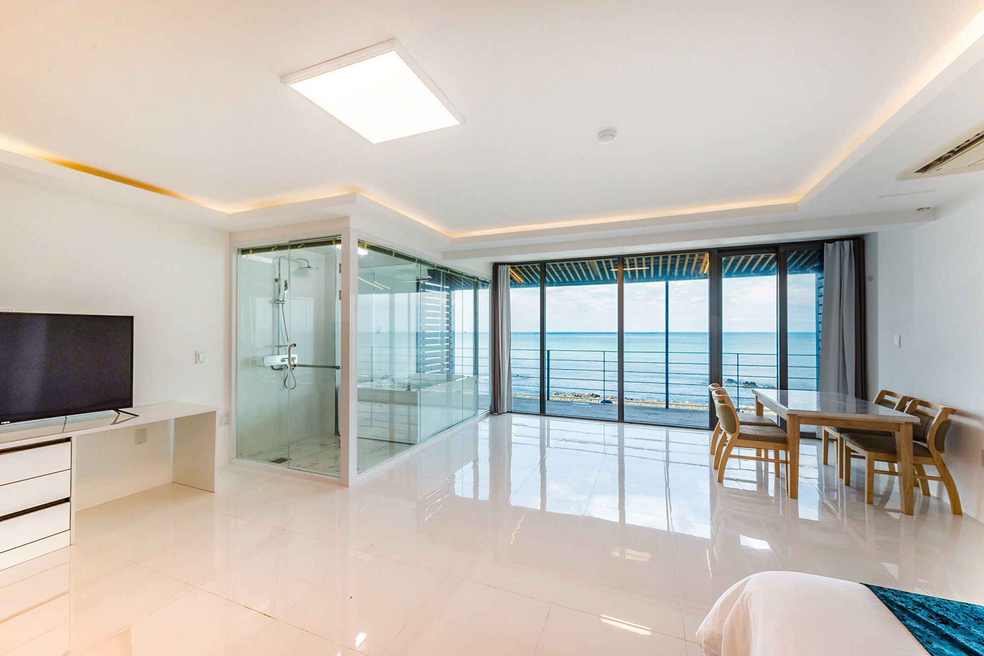 Castle Pool Resort Jeju Exterior photo